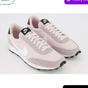 Nike Daybreak in Barely Rose